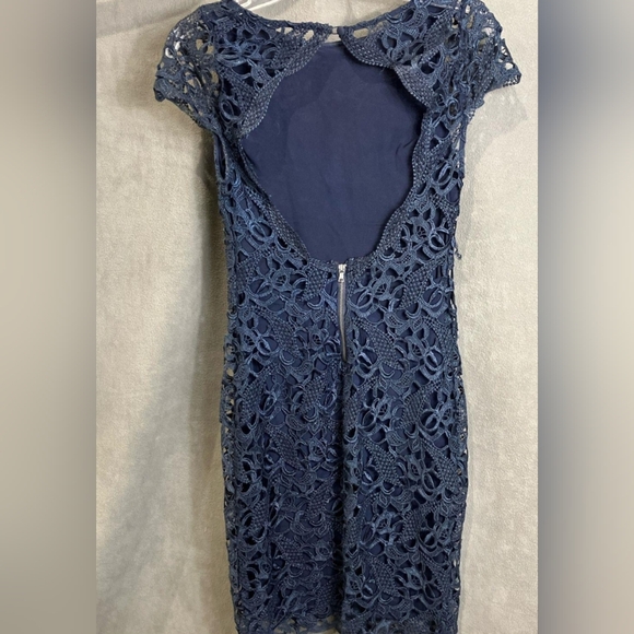 Alice + Olivia Navy Lace silk Sheath Cocktail Dress - Picture 4 of 6